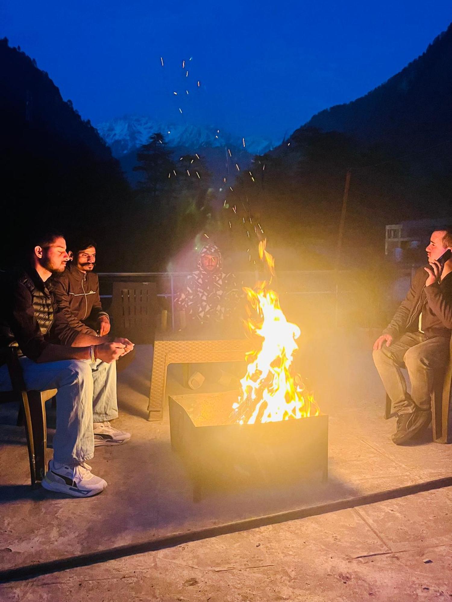 Hotel Dream Valley Kasol #Near Mall Road #River View #Parking #Gaming Zone #Open Terrace #Restaurant Екстер'єр фото